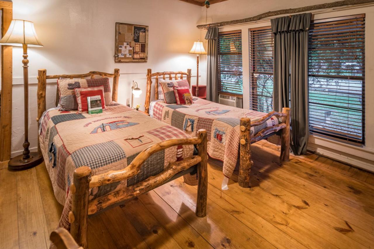Country Woods Inn Glen Rose Eksteriør billede